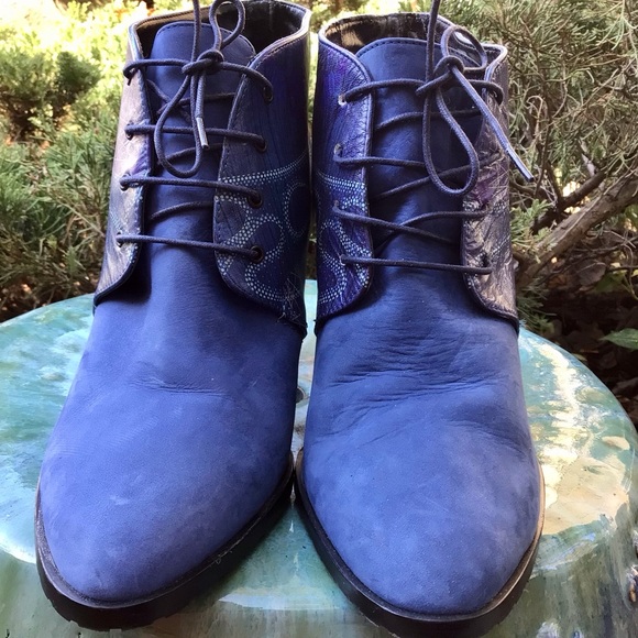 ICON (8M) WOMEN’S  Lace-upLeather Suede booties, Art design accent, Pre-owned. - Picture 3 of 10